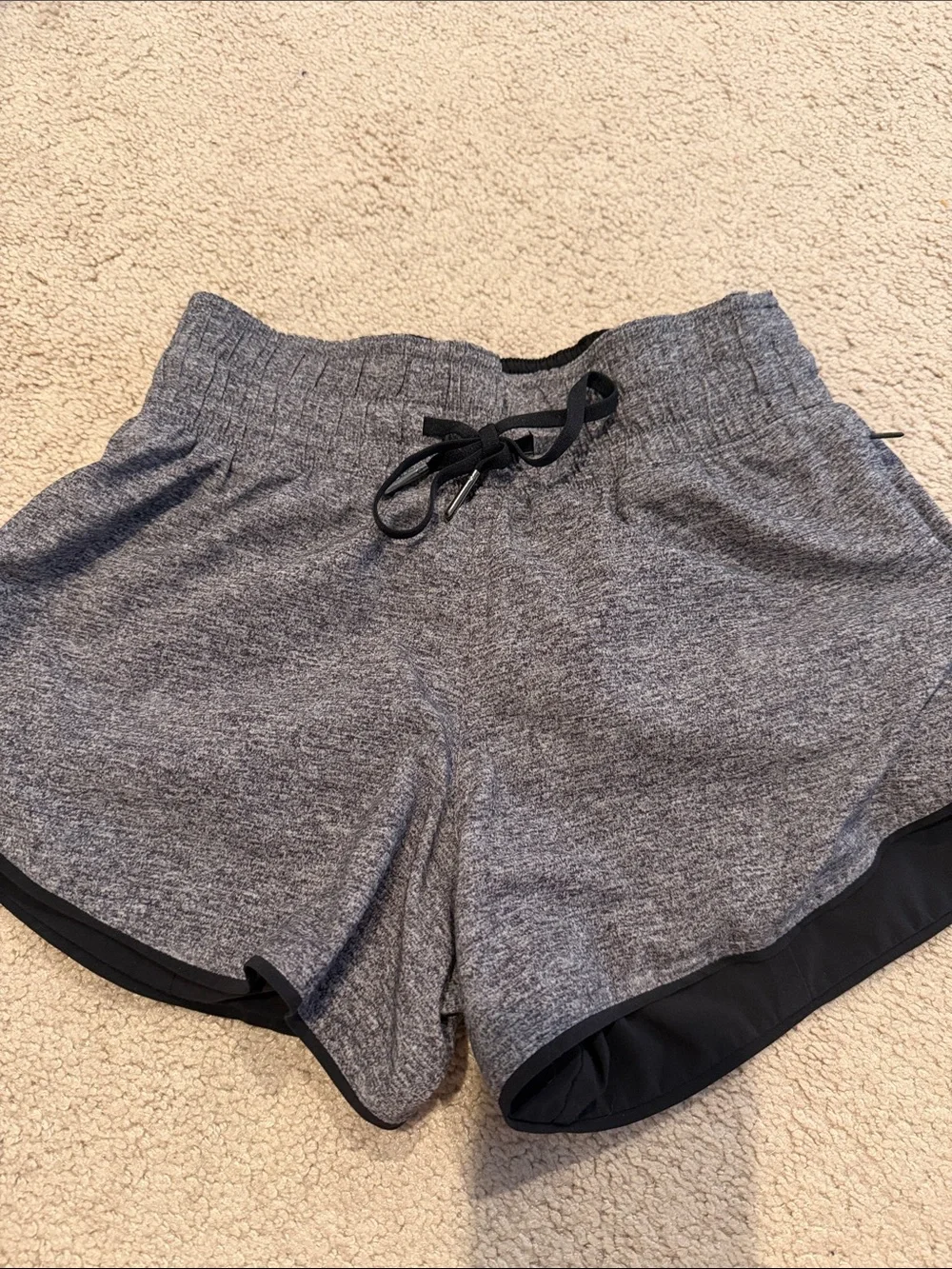 Lululemon Women’s Gray and black reversible Athletic Shorts with Drawstring Sz 0